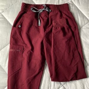 Figs High waisted Zamora Jogger in Burgundy size small
